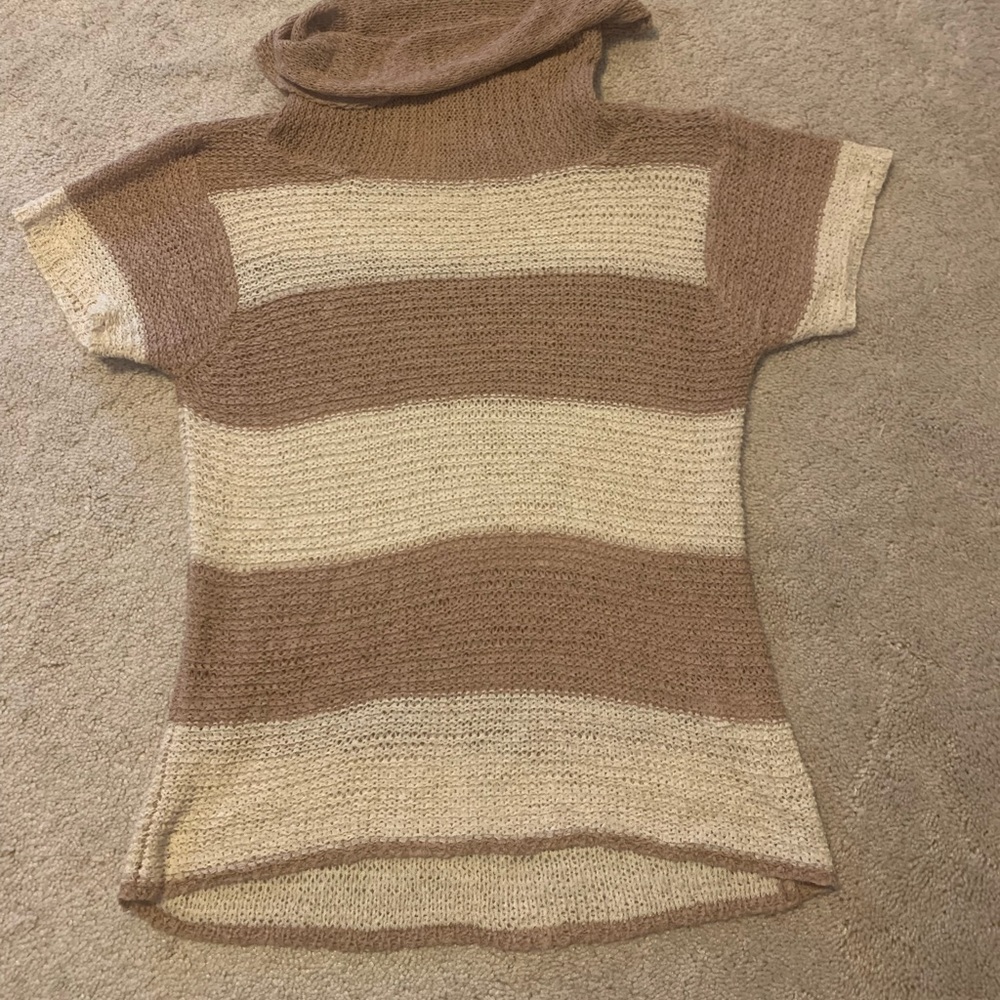 Sweater tan and ivory. NEW women size L fitted. Great quality.